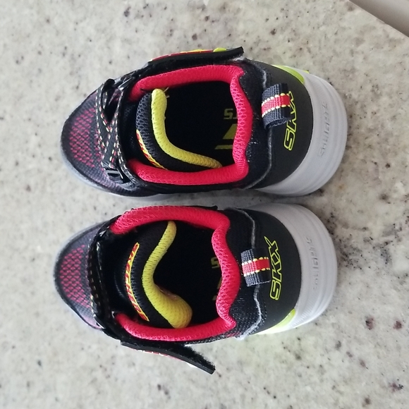 Sketchers Light up runners - Picture 5 of 8